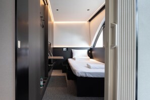 Comfort fyrbäddsrum - utsikt mot staden | Gratis wi-fi