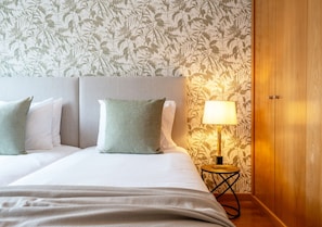 2 bedrooms, iron/ironing board, free WiFi, bed sheets - Funcho 91 - Spacious 100m² Apt - Panoramic Views - Free Parking - Madeira (Funchal)
