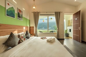 Deluxe Double Room, River View | Room amenity