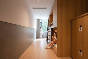Premium bedding, blackout drapes, free WiFi, bed sheets - Shanghai Desti Youth Hostel - Jing 'an Temple, Changping Road (Shanghai)