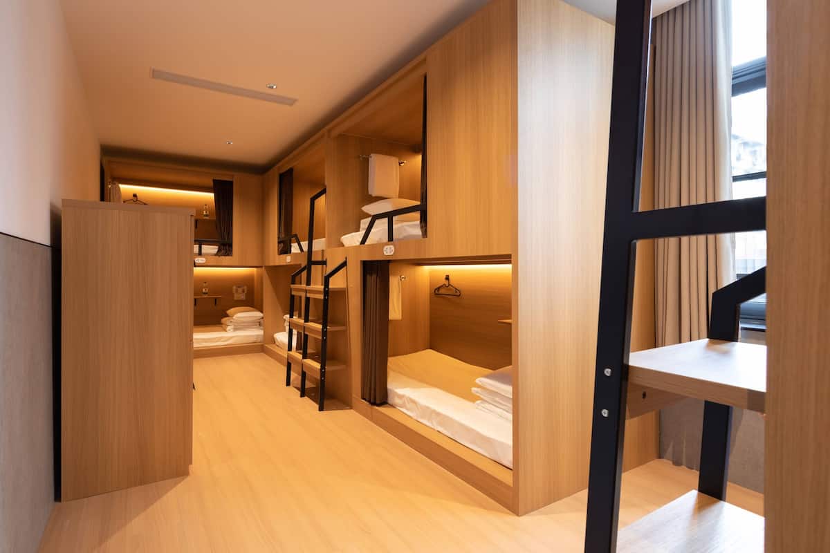 Luxe beddengoed, verduisterende gordijnen, gratis wifi, beddengoed