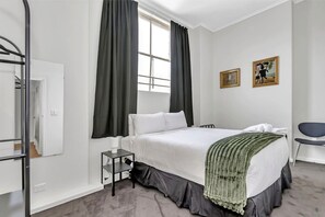 4 bedrooms, desk, iron/ironing board, WiFi - Amalfi Urban Loft | By Host Solutions (Adelaide)