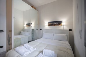 1 bedroom, iron/ironing board, travel cot
