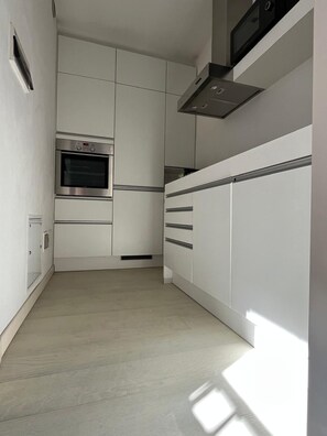Fridge, microwave, oven, stovetop - La Corte. One-bedroom apartment close to the Cathedral (Trento)