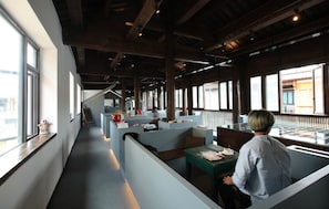 Bar (on property) - Lijiang Desti Youth Park Hostel (Lijiang)