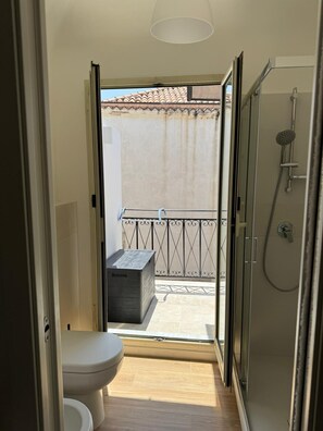 Shower, hair dryer, bidet, towels - Corte Panormus, in the heart of Palermo (Palermo)