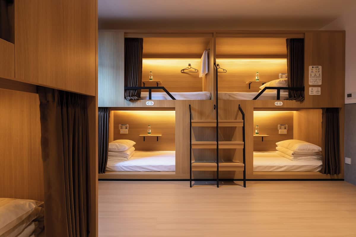 Quartos à prova de som, Wi-Fi de cortesia, roupa de cama