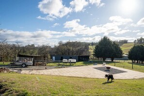 Property grounds - Coralie Park Farm Stay - Central location. (Paloona)