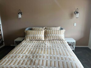 Cuna de viaje, wifi gratis y ropa de cama 