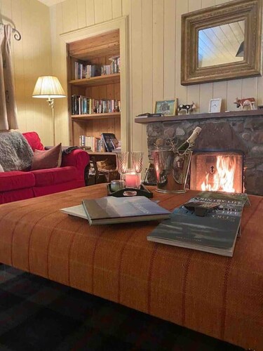 Stunning Highland lodge in exceptionally scenic surroundings with full amenities