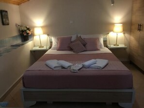 WiFi, bed sheets - 🏖Sunny Family Studio • 60m Walk to Beach • Parking & Garden (Skala Marion)