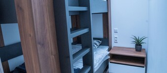 House 1: 8 high-quality vacation homes with private sauna & jacuzzi on Sweet Lake