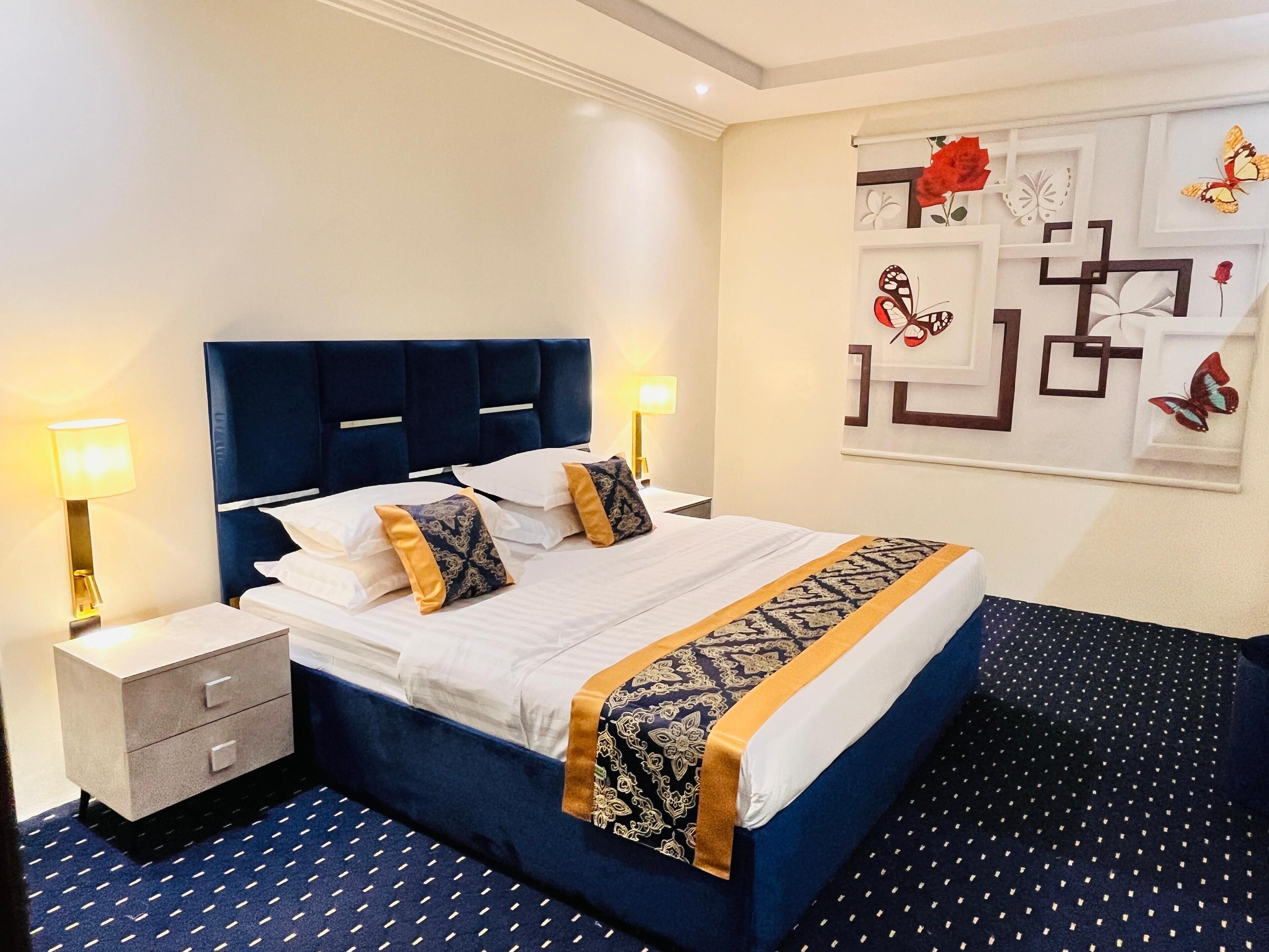 Safe på rommet og strykejern/-brett