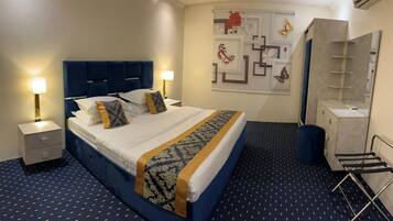 Luxury Studio | In-room safe, iron/ironing board