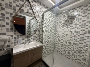 Hair dryer, towels, soap, toilet paper - VERDITO HOUSE (Rio de Janeiro)