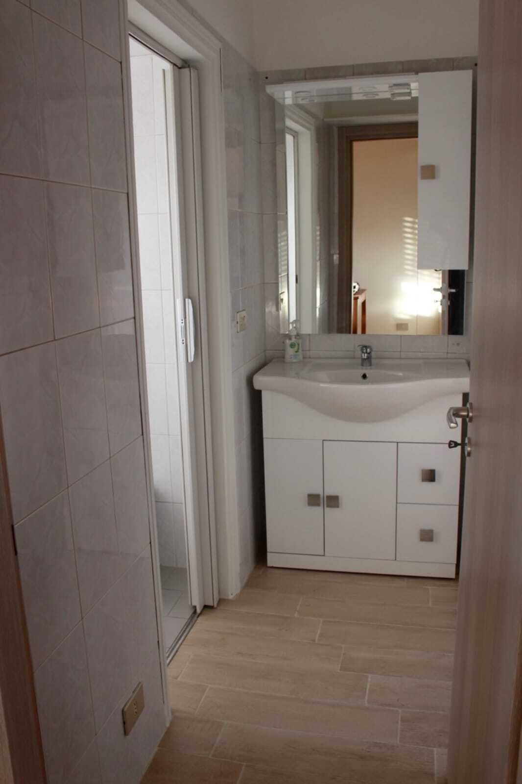 Dusche, Haartrockner, Bidet, Handtücher