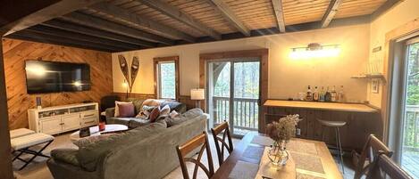 Televisión y chimenea