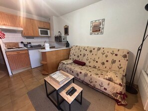 TV - Charming apartment in Les Angles with lake view terrace (Les Angles)