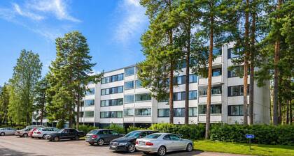 Cozy 2-Bedroom Apartment- 300m to Metro & Shops