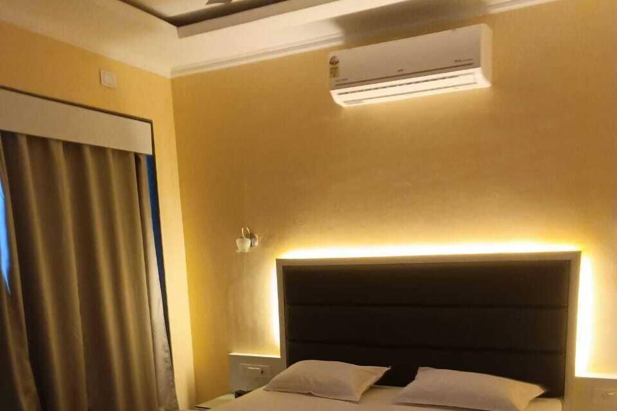 Executive Room | Rollaway beds, free WiFi, bed sheets