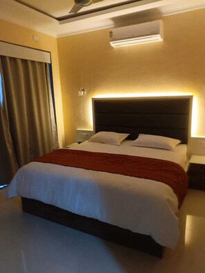 Executive Room | Rollaway beds, free WiFi, bed sheets - Hotel RD Inn (Shahganj)