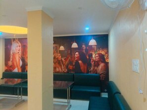 Lobby sitting area - Hotel RD Inn (Shahganj)