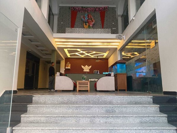 Property entrance - Hotel RD Inn (Shahganj)