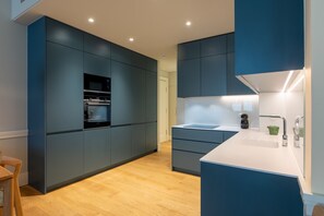 Fridge, microwave, oven, coffee/tea maker - FLH Heart of Rossio Flat IV (Lisboa ciudad)