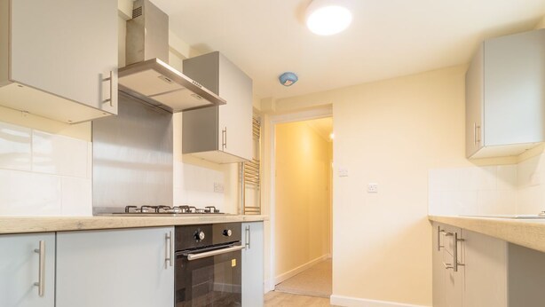 Unclassified image, 1 of 11, button - Room-private Room, Closer to Train Stati (Aldershot)