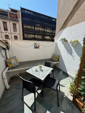 Outdoor dining - Petit  Charme, tra Massimo e Politeama (Palermo)