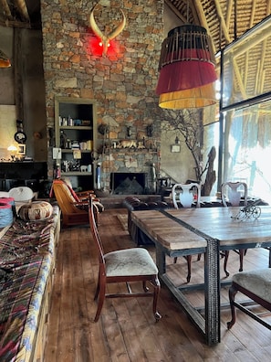 Maison Luxe, 5 chambres, cuisine, vue montagne | Restauration dans la chambre