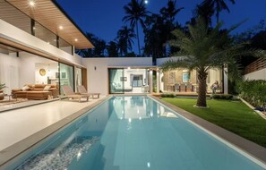 Outdoor pool - New Fully Furnished Villa 5 mins To Beautiful Maenam Beach, Koh Samui (Surat Thani)