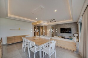 Dining - Penthouse with Lagoon Pool View, 200m from the Beach (Mont Choisy)