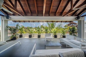 Terrace/patio - Penthouse with Lagoon Pool View, 200m from the Beach (Mont Choisy)