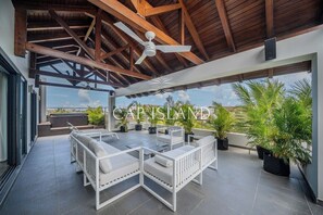 Terrace/patio - Penthouse with Lagoon Pool View, 200m from the Beach (Mont Choisy)
