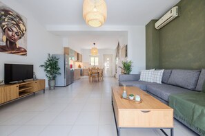 Smart TV, fireplace - Villa Nero -
A beautiful 2-bedroom villa with Mini Pool, 5 min from the beach! (PLAKIAS)