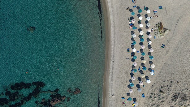 An aerial view of a beach with a row of umbrellas and beach chairs. - Villa Nero -
A beautiful 2-bedroom villa with Mini Pool, 5 min from the beach! (PLAKIAS)