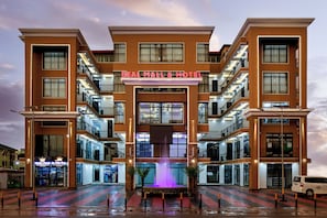 Mặt tiền nơi lưu trú