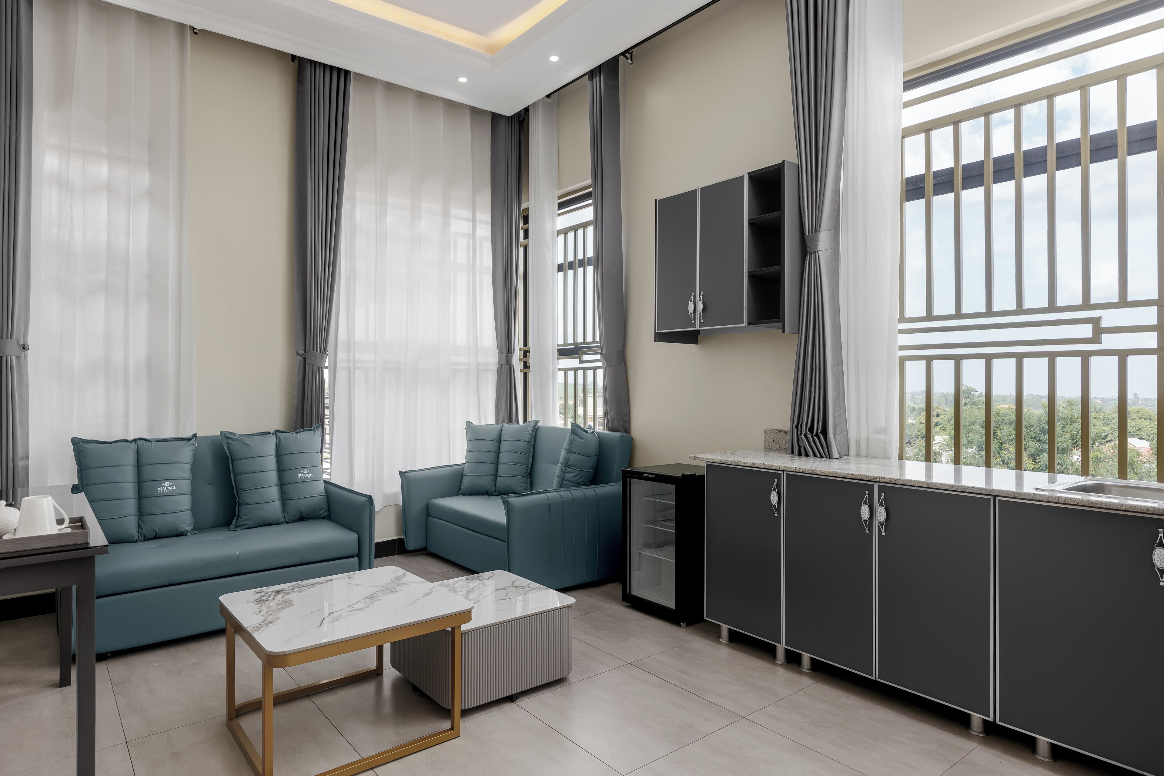 Deluxe Suite, Balcony, City View | Living area