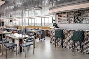 2 bars/lounges - BEAL MALL AND HOTEL (Arua)