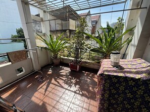 المنطقة المحيطة بالمنشأة