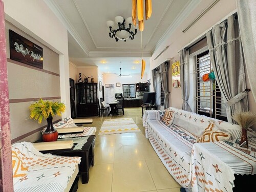 Do L Homestay: 5 Mins to Airport, Vintage Charm
