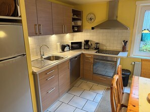 Geladeira, fogão, cooktop, lava-louças