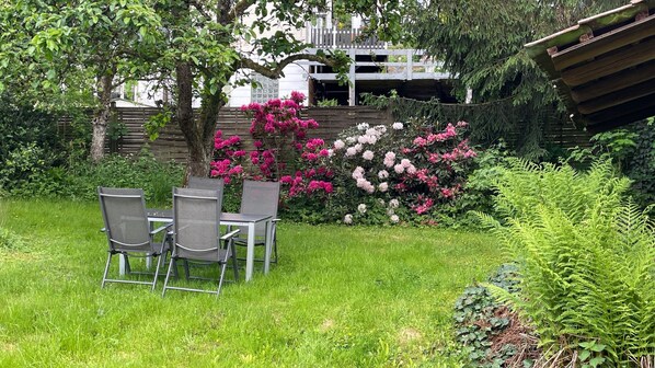 Outdoor dining - Magnolia - 90m² of coziness on the spacious, historic Lindnerhof (Osterode am Harz)