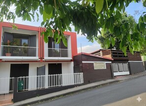 Exterior - ALL ON FOOT! T3 Luxury - 6 pers. Secure parking - Fibre - 15min St-pierre/plage! (Saint-Louis)