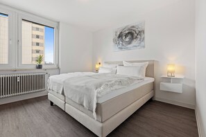 Bügeleisen/Bügelbrett, Internetzugang, Bettwäsche