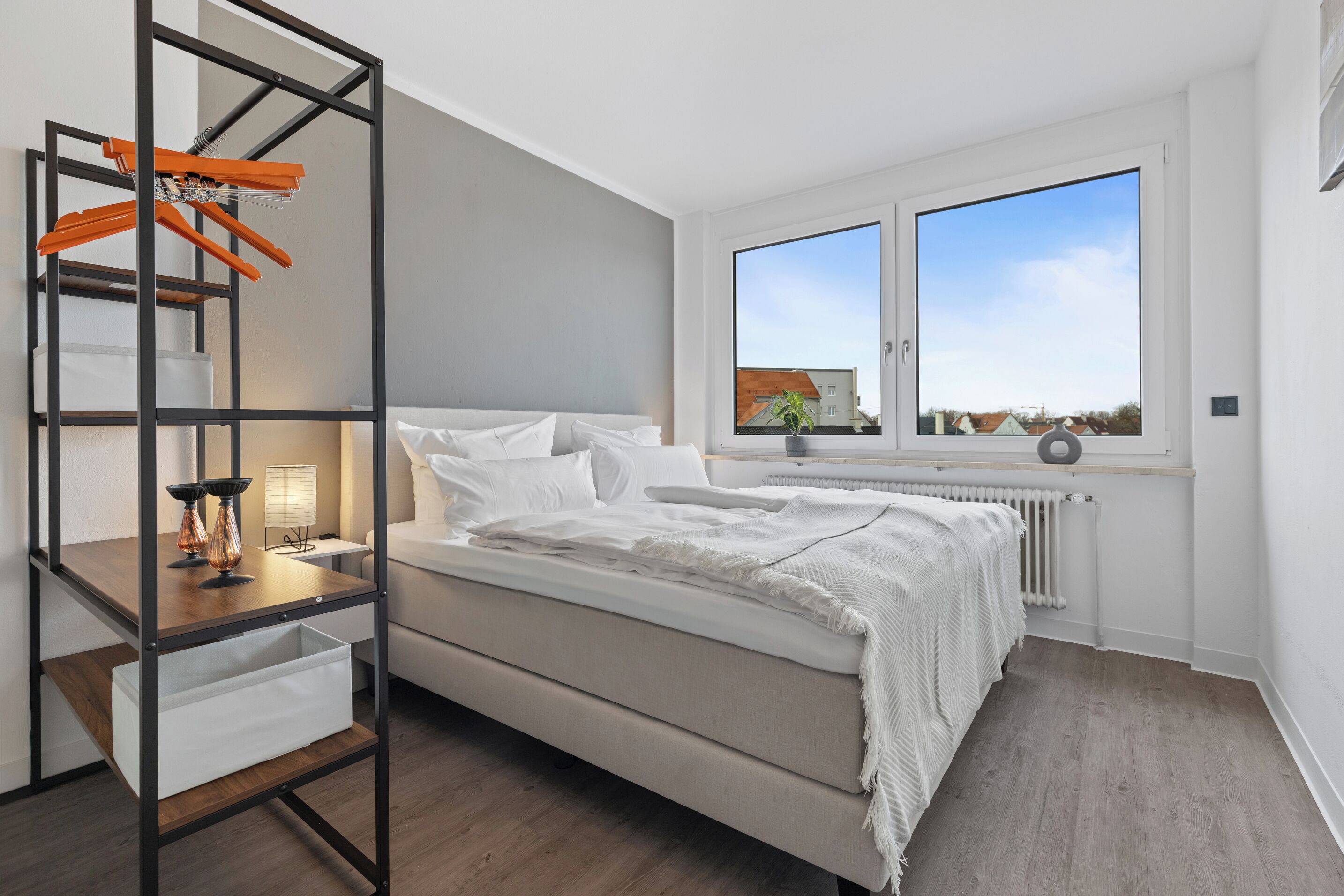 Bügeleisen/Bügelbrett, Internetzugang, Bettwäsche