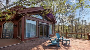 Terrace/patio - Romantic Views- Ultimate Mountain Views, Romance, King Suite (Gatlinburg)
