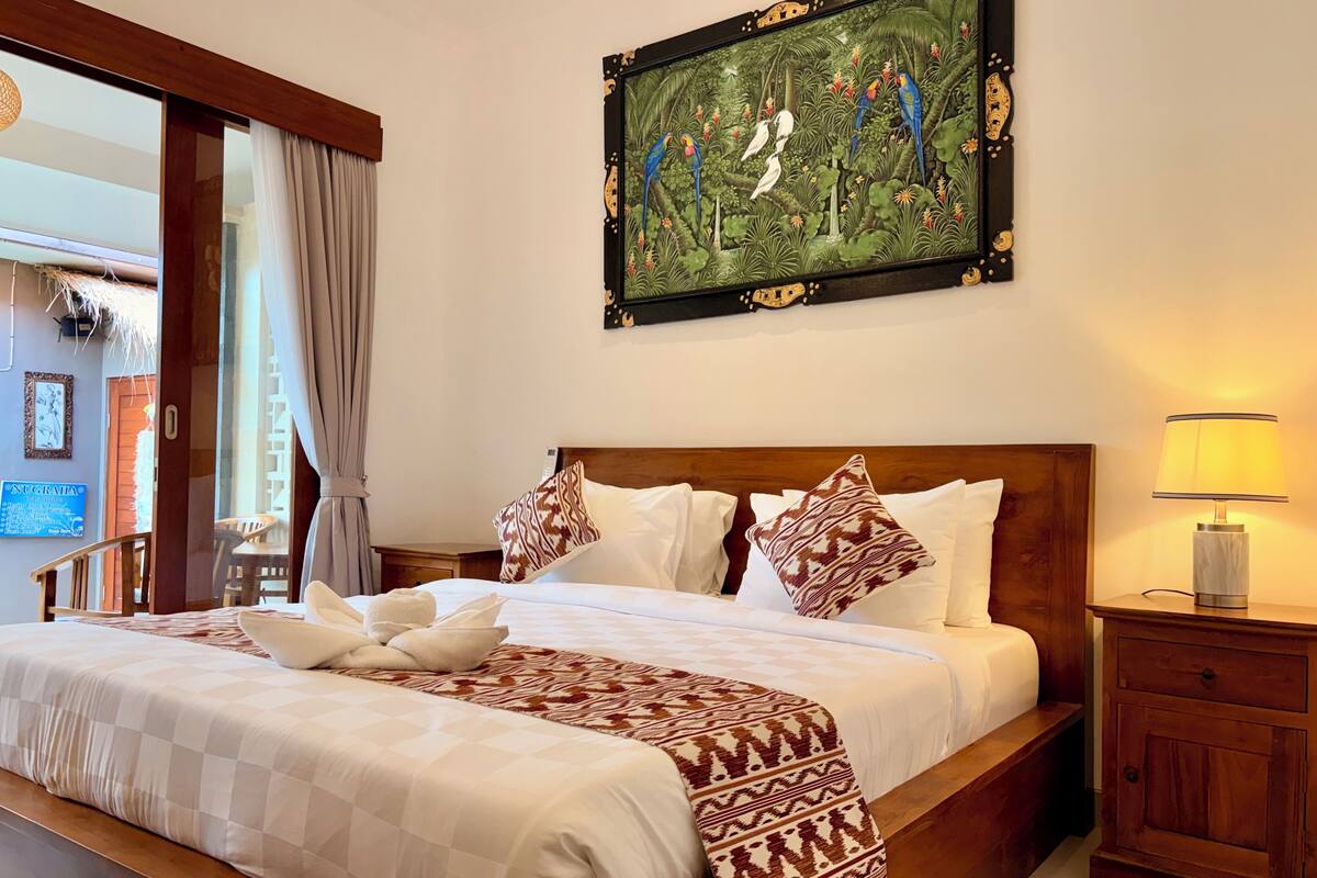 Superior Double Room, Garden View | Desk, free WiFi