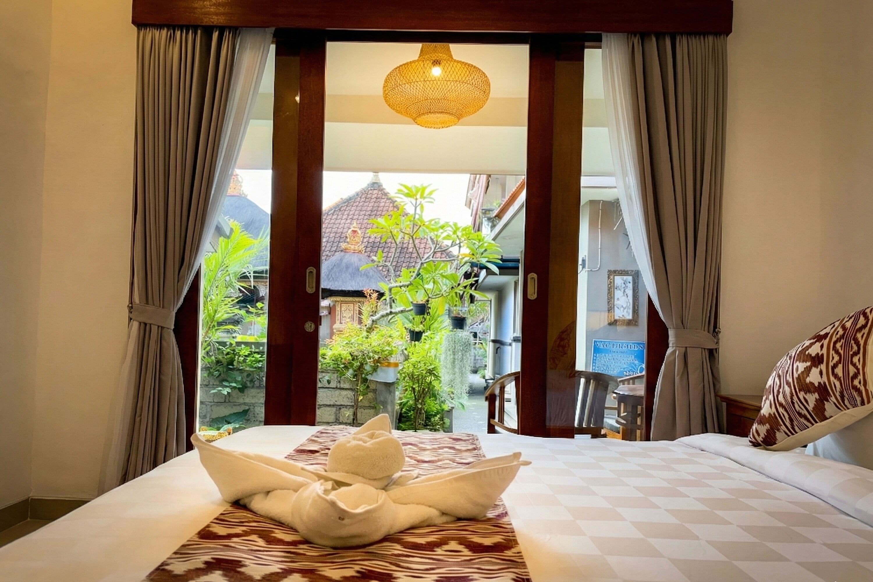 Superior szoba kétszemélyes ággyal, kilátással a kertre | Íróasztal és ingyenes wifi